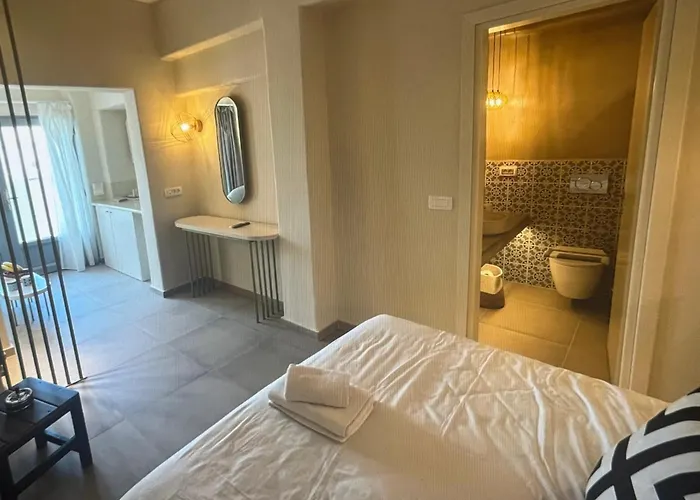 Golden Hour Hideaway - Santorini Daire Fira (Santorini)