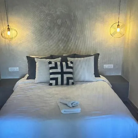 Golden Hour Hideaway - Santorini *