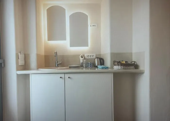 Golden Hour Hideaway - Santorini Fíra