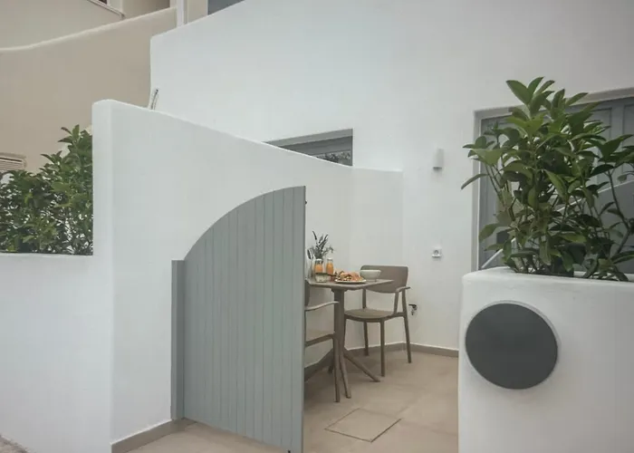 Golden Hour Hideaway - Santorini